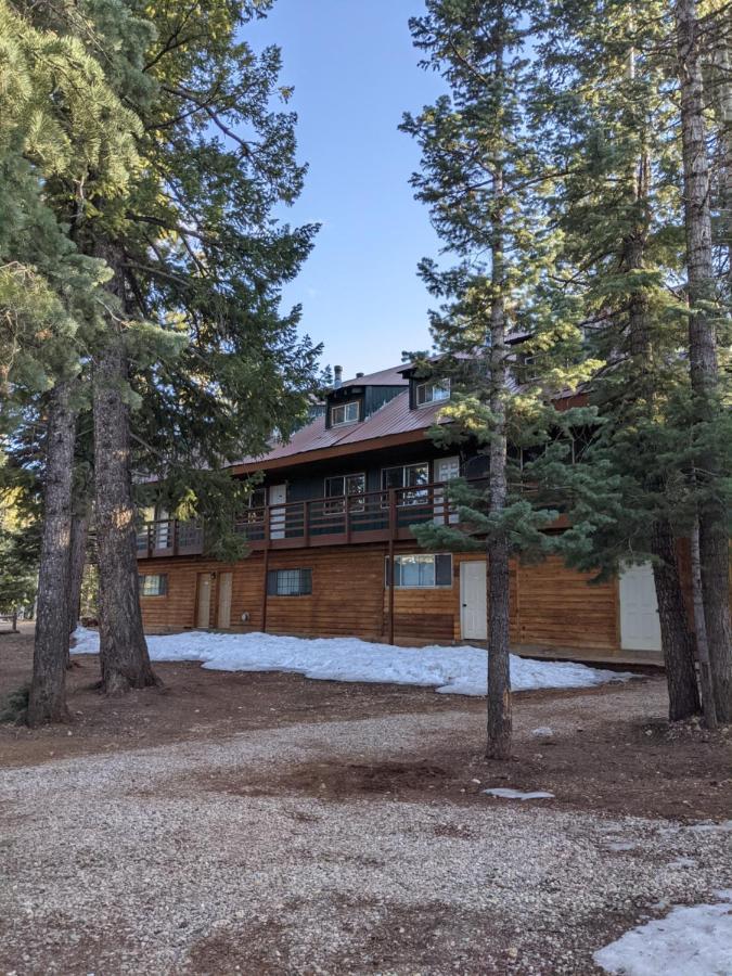Pinewoods Resort And Rv Park Duck Creek Village Exterior foto